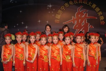小白鸽舞蹈学习参加首届济宁市电视舞蹈大赛