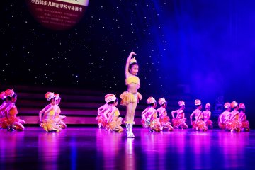 小白鸽舞蹈学校舞蹈演出