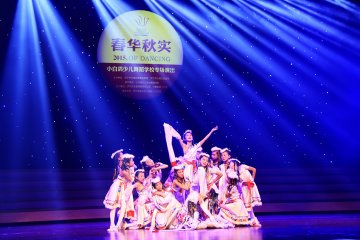 小白鸽舞蹈学校舞蹈演出