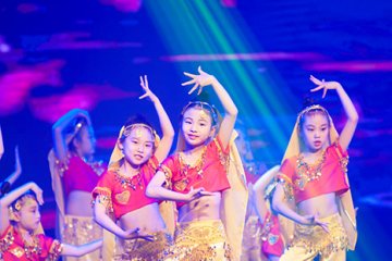 小白鸽启蒙班舞蹈《月亮的眼睛》