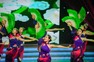 小白鸽舞蹈《茉莉花》
