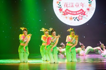 小白鸽专业舞蹈教师《且吟春雨》