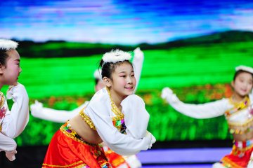 小白鸽舞蹈学校《隆达梅朵》