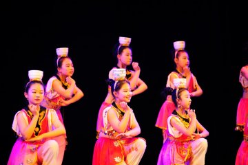 小白鸽6级学员舞蹈《顶碗舞》